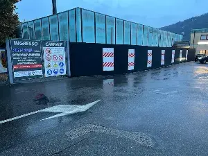 Rinforzi sismici bocciodromo - Concesio - Lavori strutturali in corso