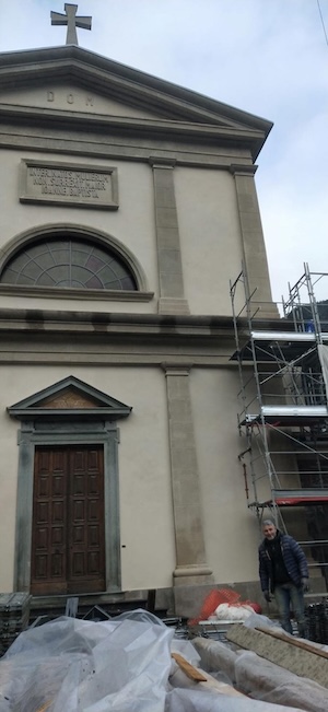 Dettaglio architettonico della chiesa di Mezzoldo durante il restauro conservativo